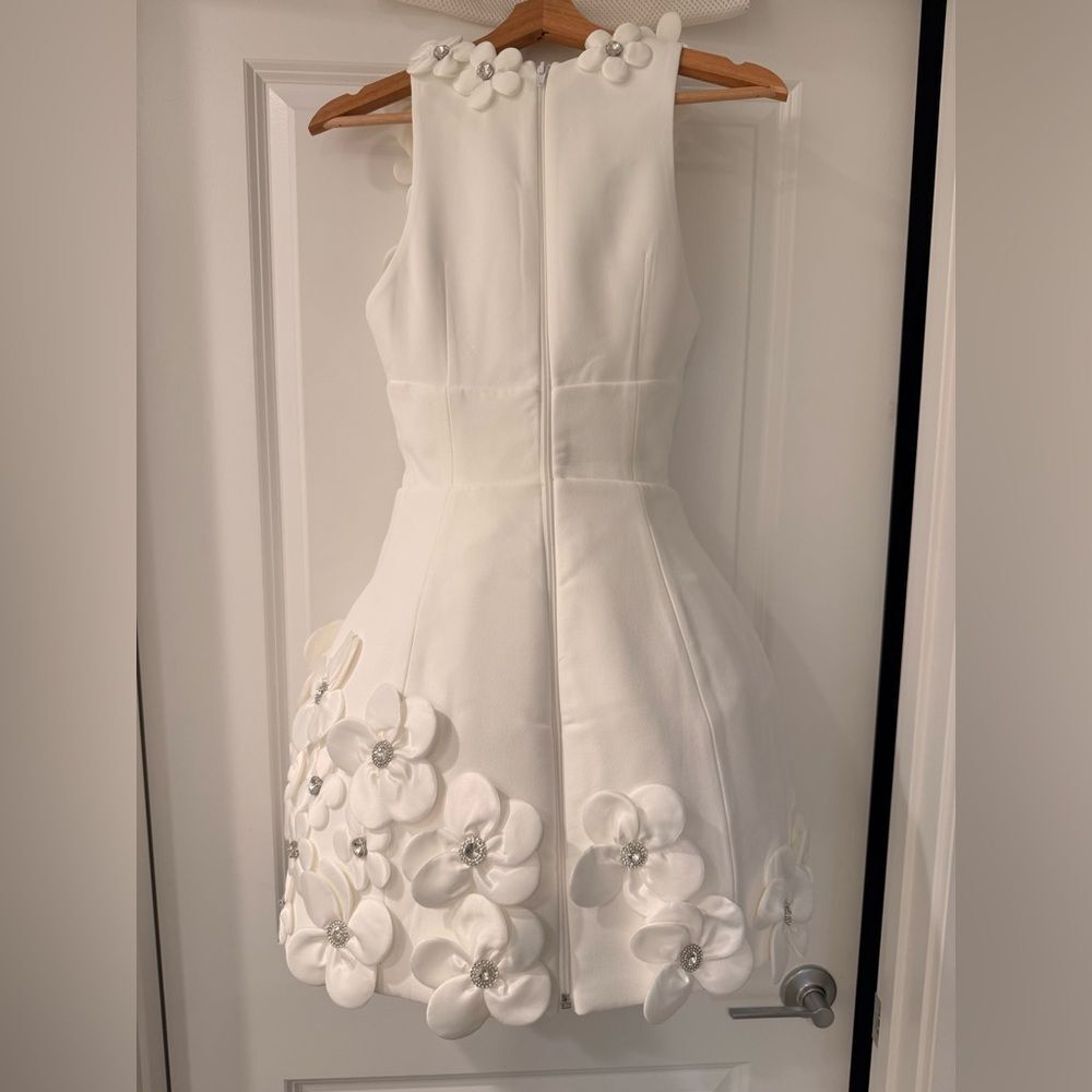 NWOT BRONX AND BANCO Estelle White Mini Dress , Elegant Floral Dress - Picture 11 of 16